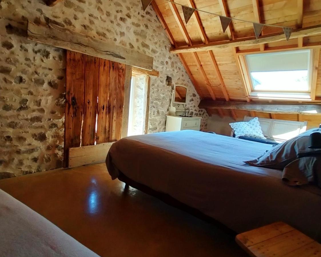 Suites De Campagne Les Eydieux, Petits Dejeuners Inclus Saint-Angel  Exterior photo