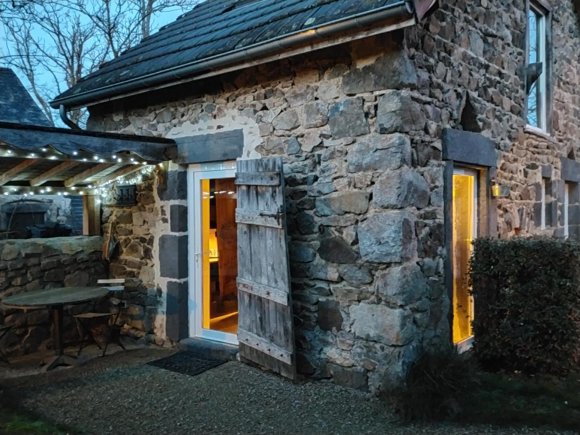 Suites De Campagne Les Eydieux, Petits Dejeuners Inclus Saint-Angel  Exterior photo